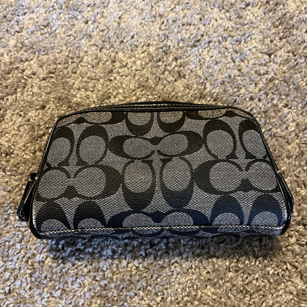 Early 2000’s Coach makeup bag or clutch - Picture 2 of 6